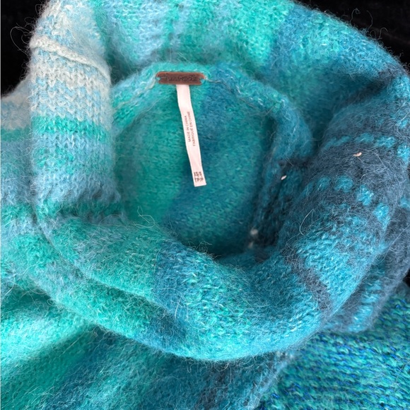 Free People Turquoise and Blue Women's crop Sweater - Picture 2 of 3